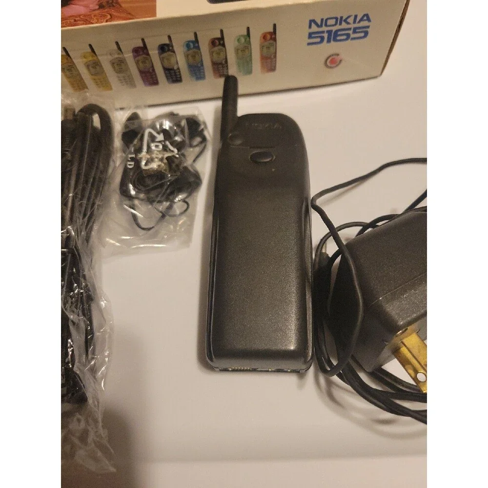 Nokia 5165 - Black (US Cellular) TDMA Candybar Phone Box Case Car Plug Charger